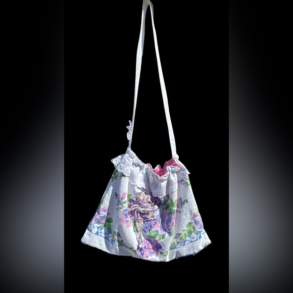 Handmade Vintage Fabric Crossbody Upcycled Tablecloth Women's Floral Bag - Picture 1 of 6
